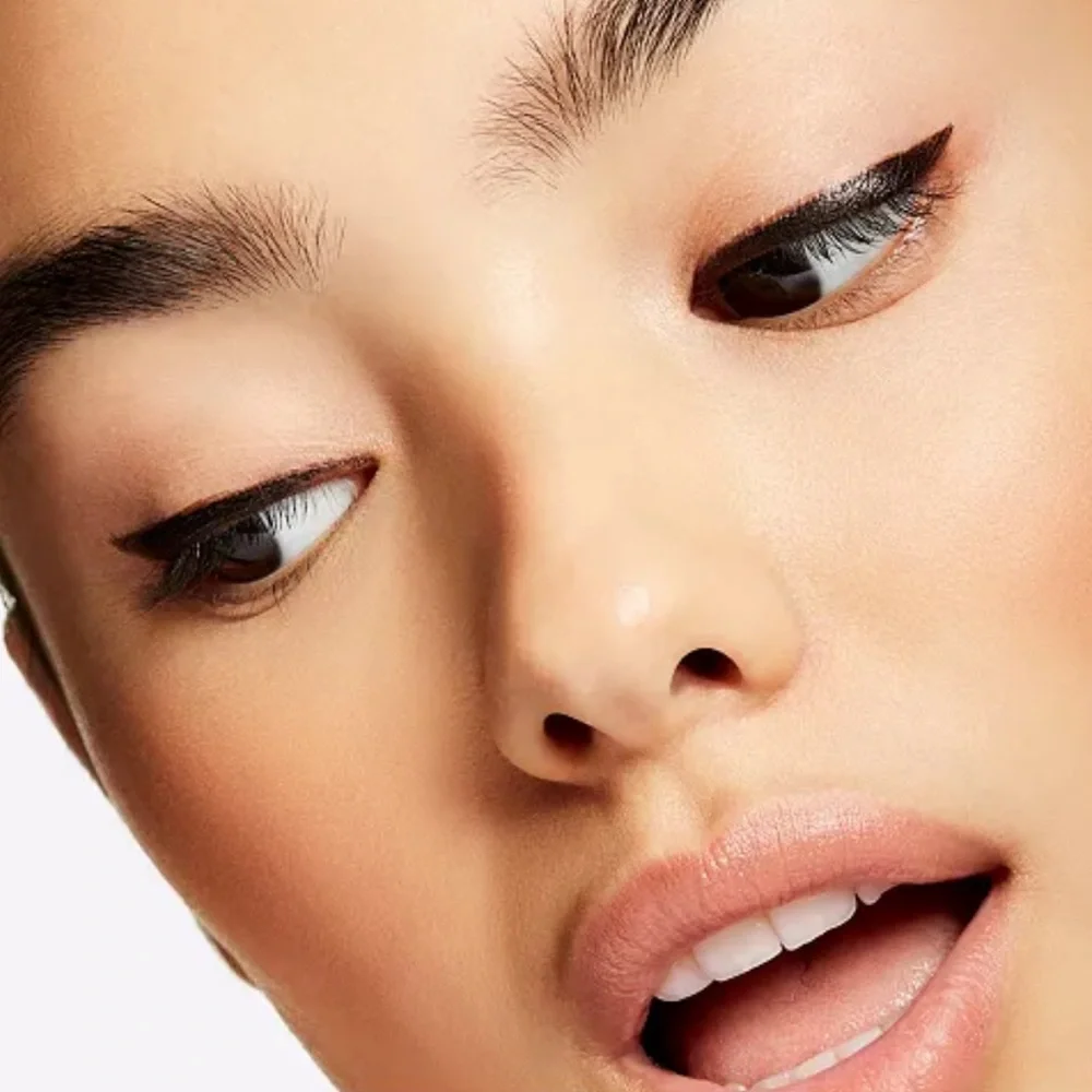 MAC Brushstroke 24-Hour Liquid Eyeliner